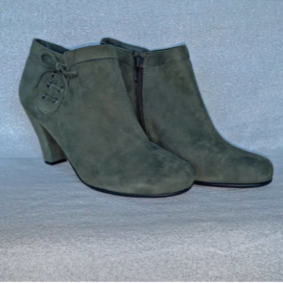 AEROSOLES Shoes - Aerosoles grey Steamroller suede booties 8-1/2 wide